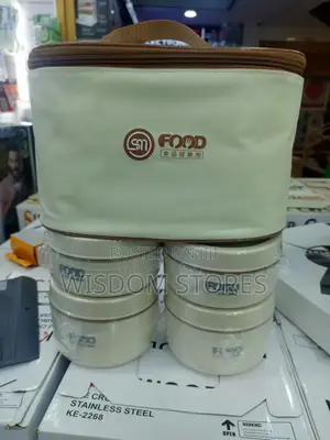 Insulated Food Containers With a Matching Thermal Carrying Bag.