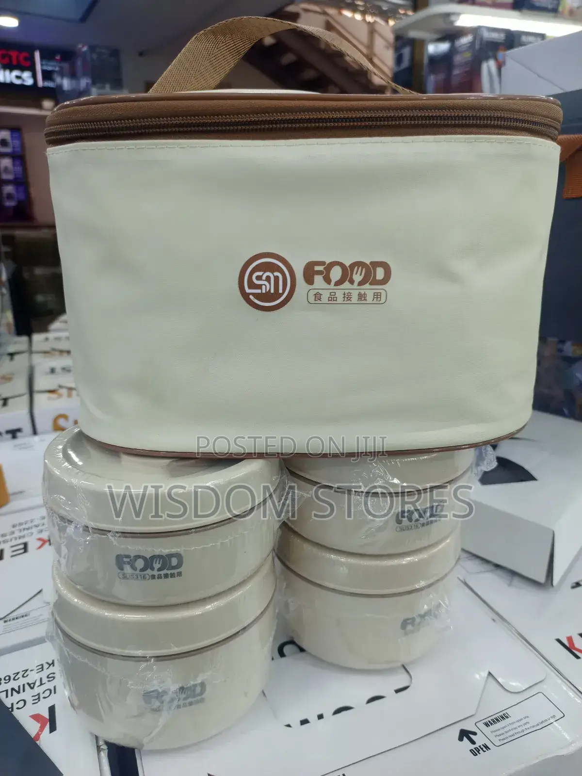 Insulated Food Containers With a Matching Thermal Carrying Bag.