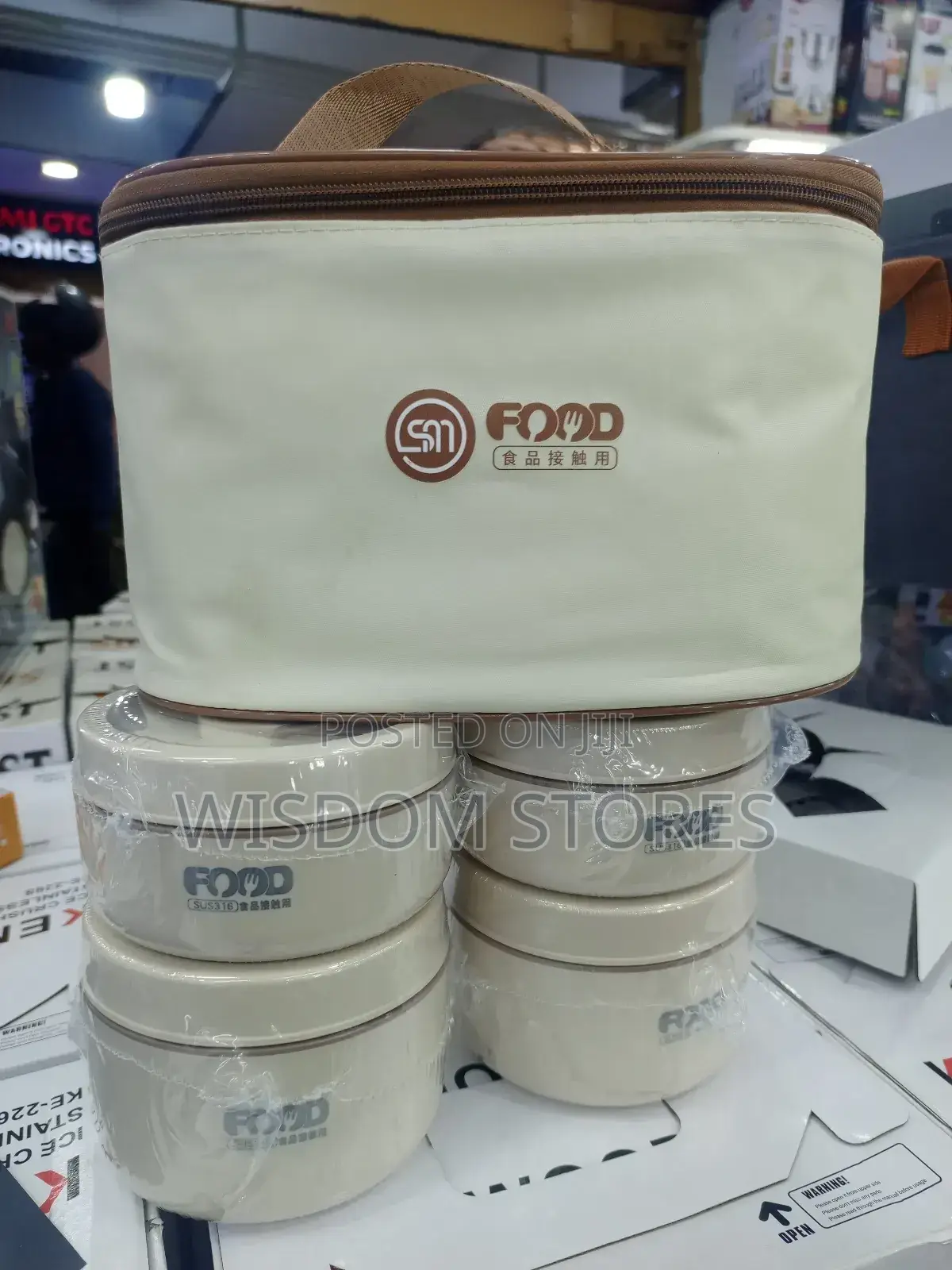 Insulated Food Containers With a Matching Thermal Carrying Bag.
