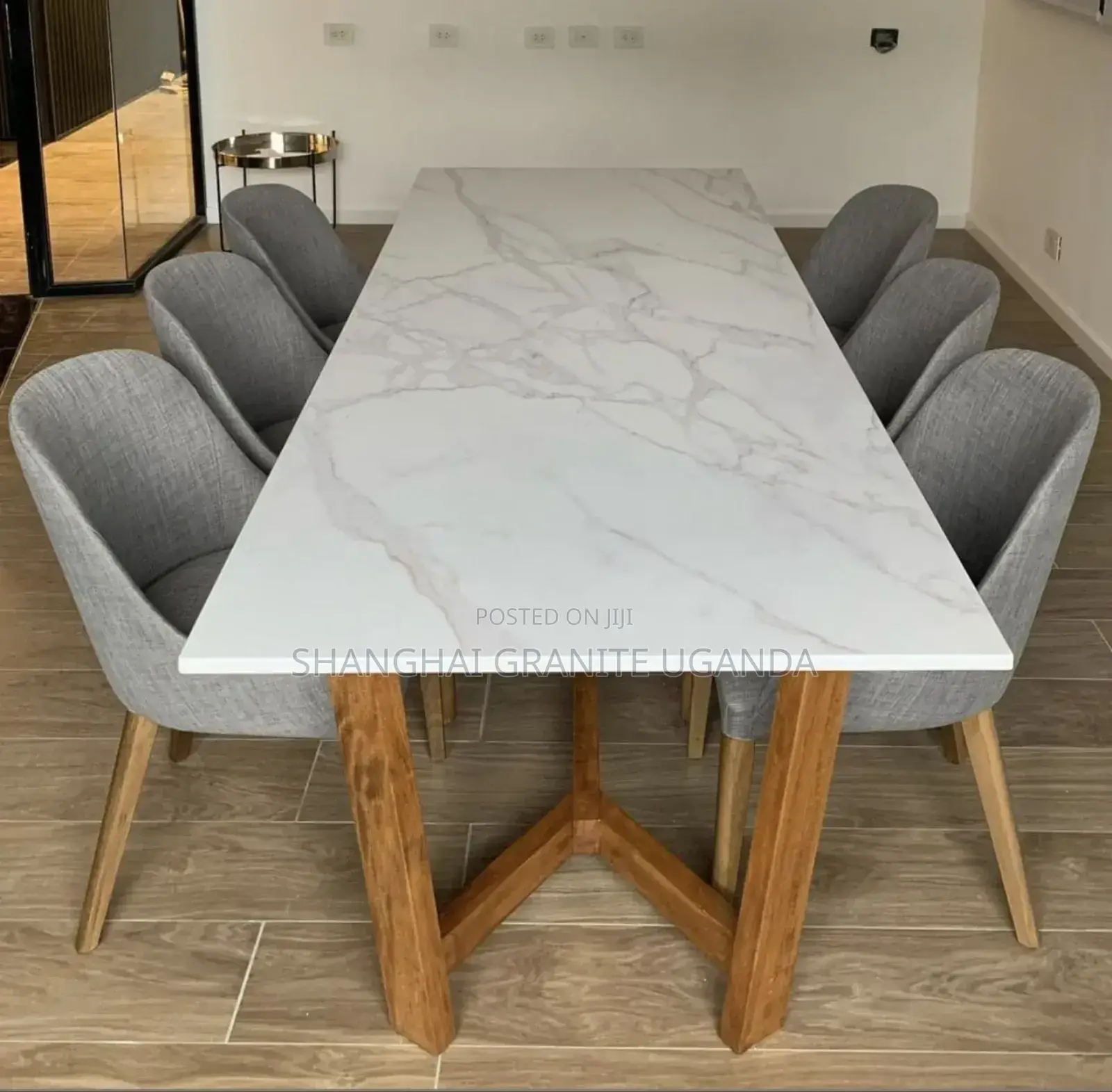 Cararra White Dinning Tabletop