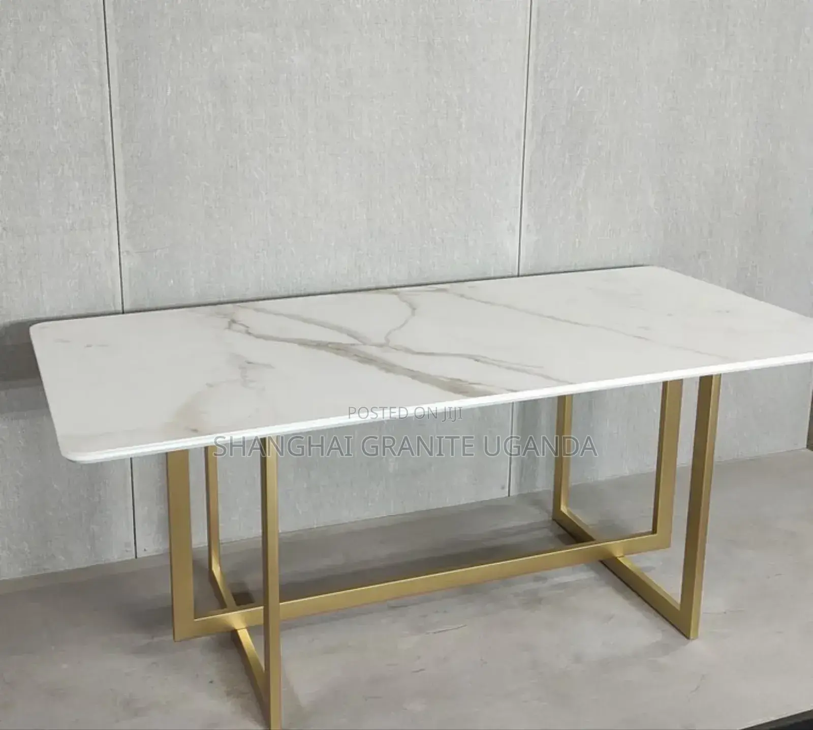 Cararra White Dinning Tabletop