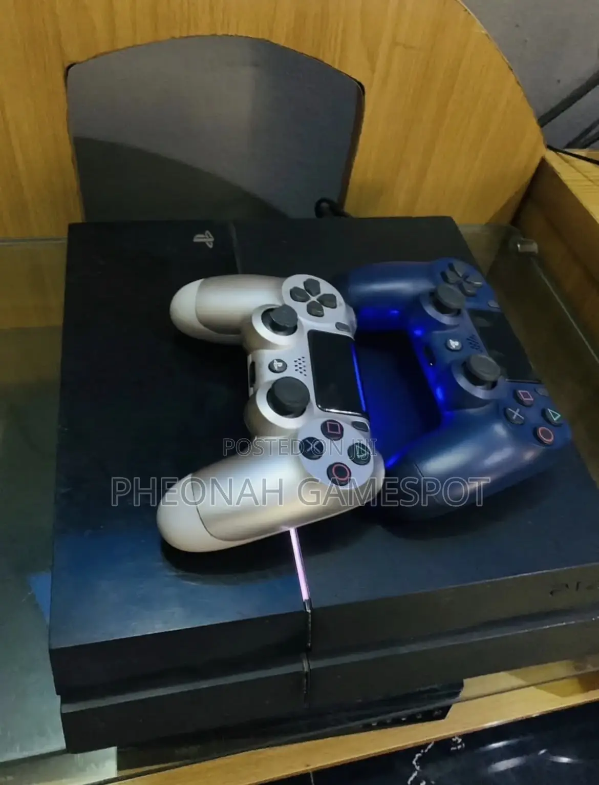 Ps4 Clear-Motion Set, Two Controllers, 20 Games Installed, Sharp Feel.