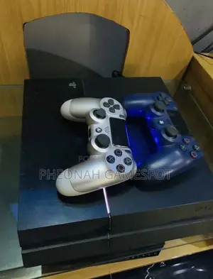 Ps4 Clear-Motion Set, Two Controllers, 20 Games Installed, Sharp Feel.