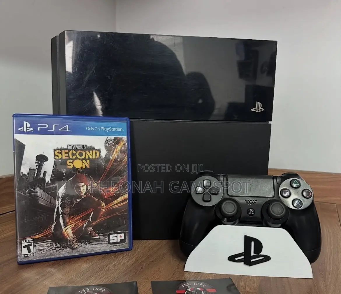 Ps4 All-Round Bundle, Two Controllers, 12 Games Loaded, Smooth Pace.