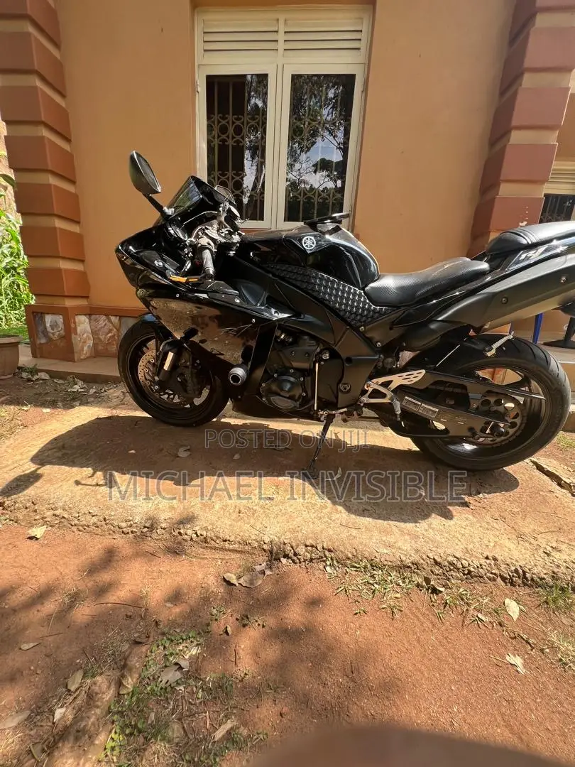 Yamaha R1 2012 Black