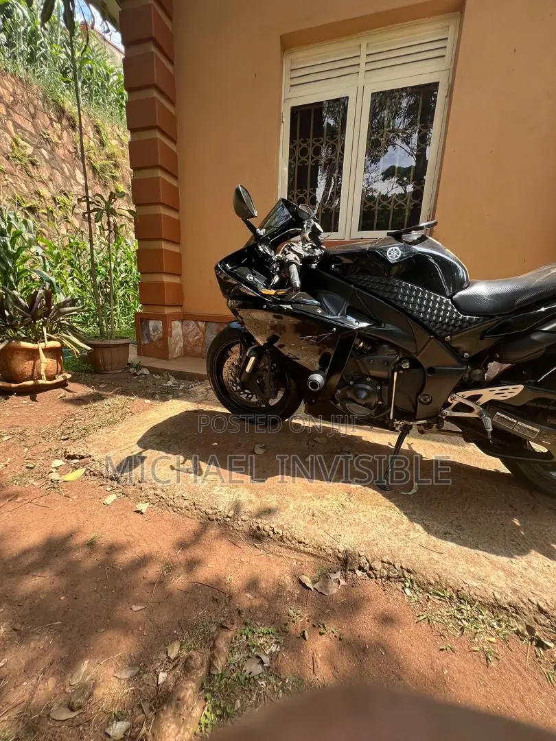 Yamaha R1 2012 Black