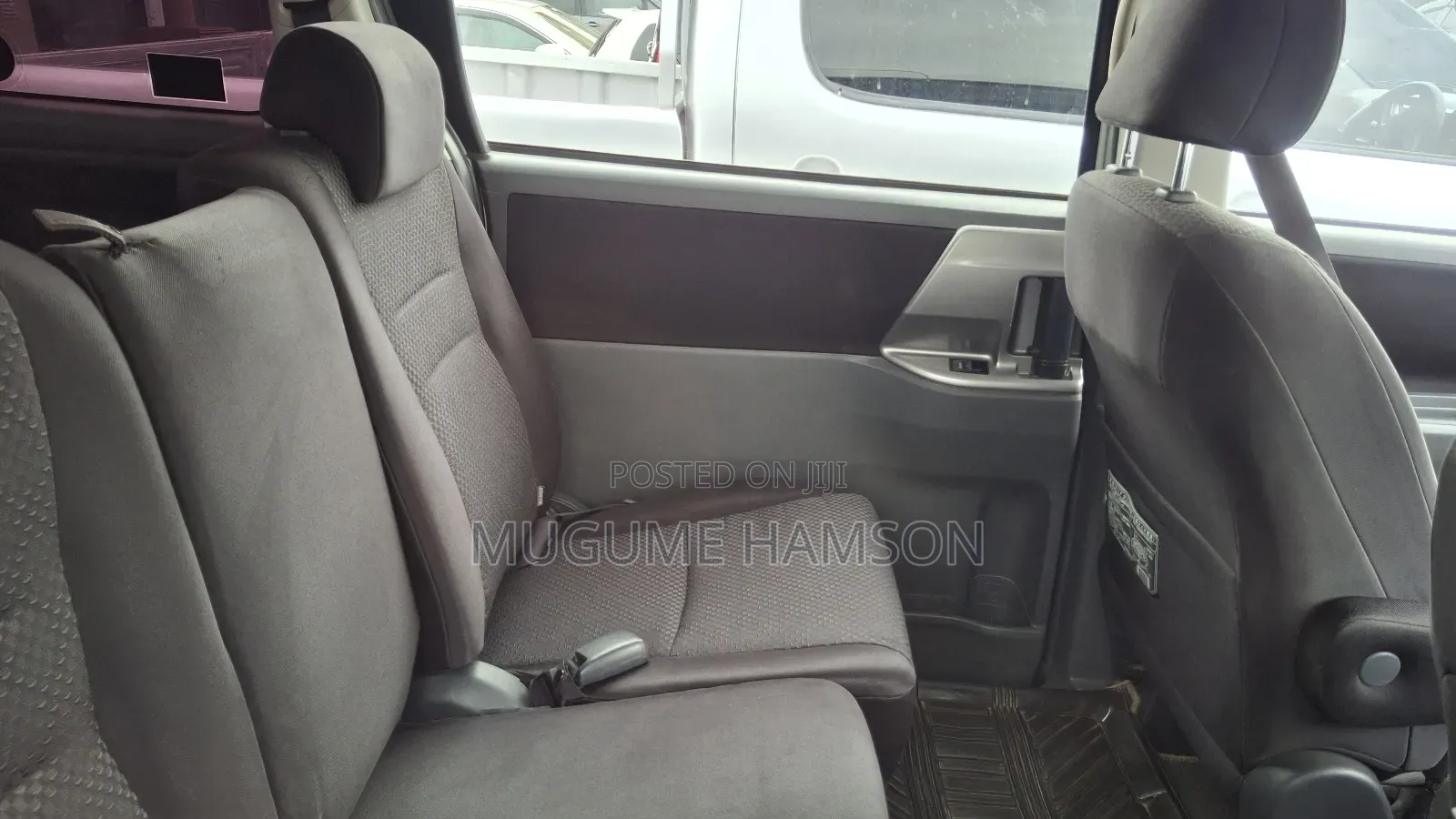 Toyota Noah 2.0 143hp AWD (8 Seater) 2010 White