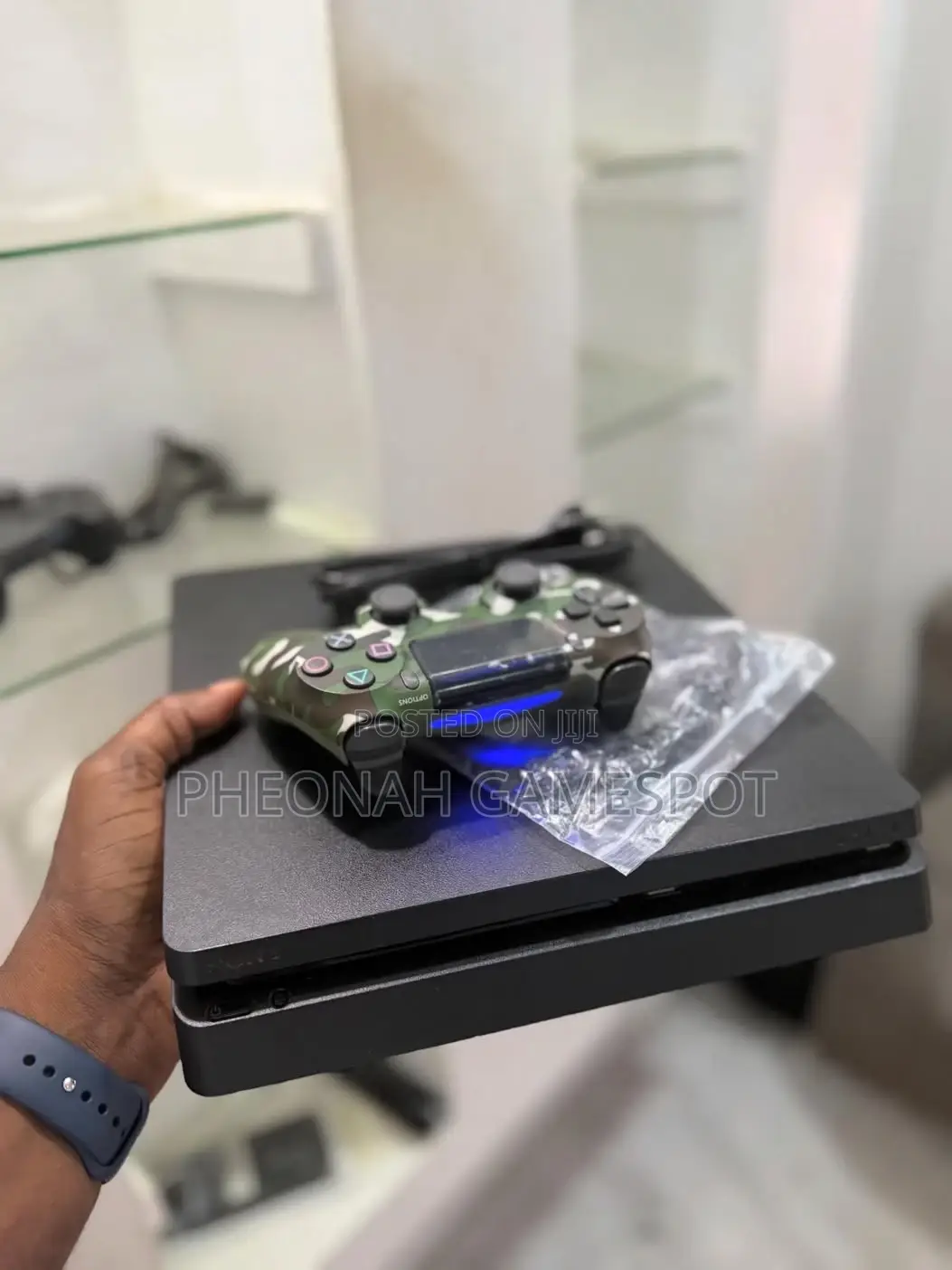 Ps4 Slim 1tb Chipped With 20 Offline Games and 2 CTLRS Supergood