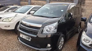 Toyota Noah 2.0 143hp AWD (7 Seater) 2010 Black