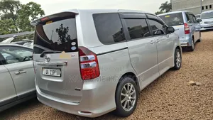 Toyota Noah 2.0 143hp AWD (8 Seater) 2013 Silver