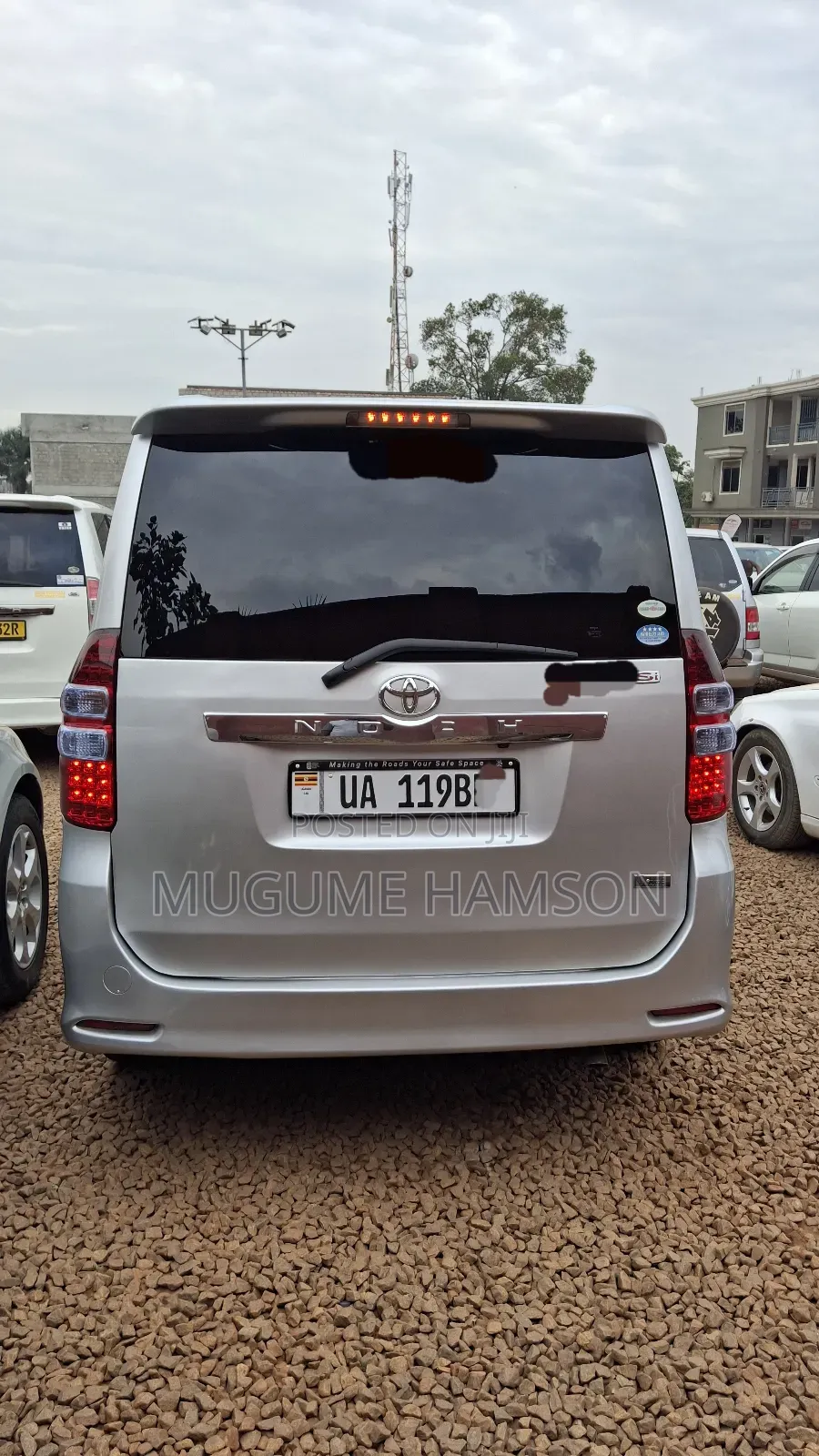 Toyota Noah 2.0 143hp AWD (8 Seater) 2013 Silver