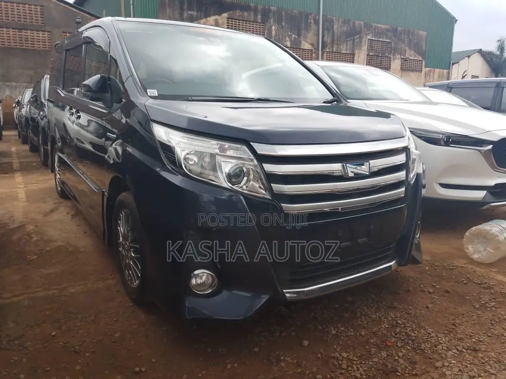 Toyota Noah 2016 Blue
