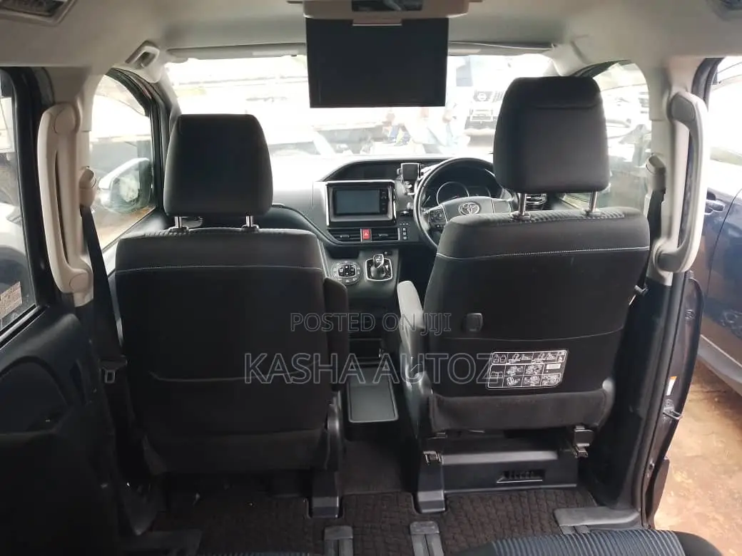 Toyota Noah 2016 Blue