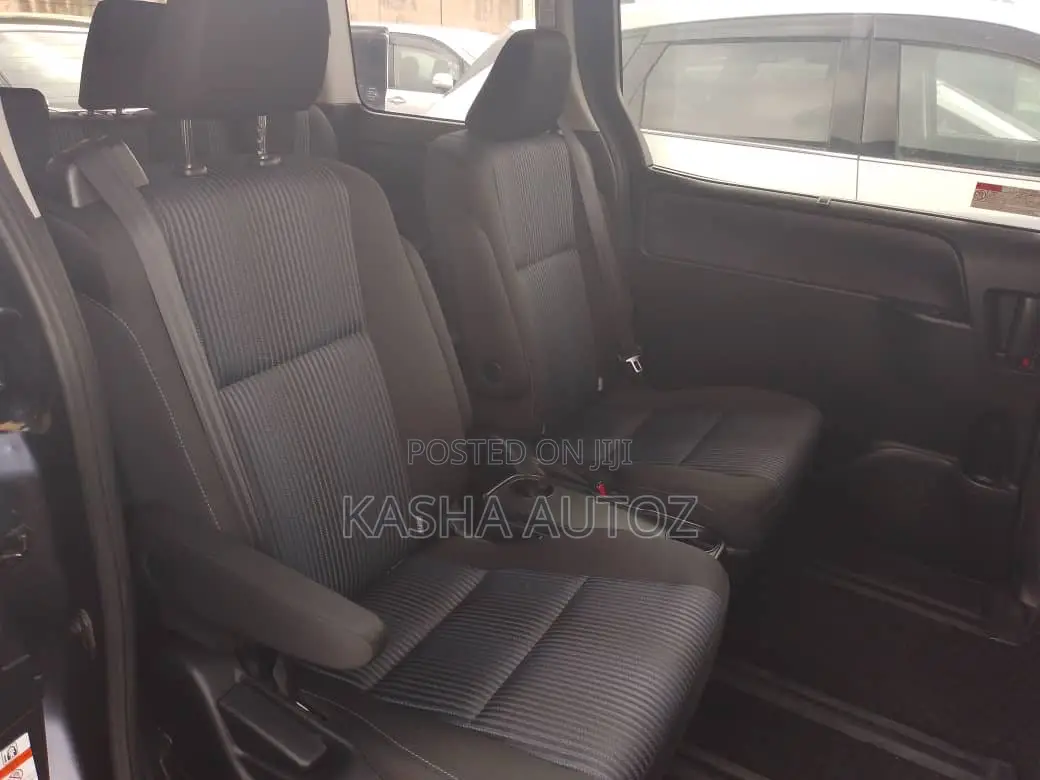 Toyota Noah 2016 Blue