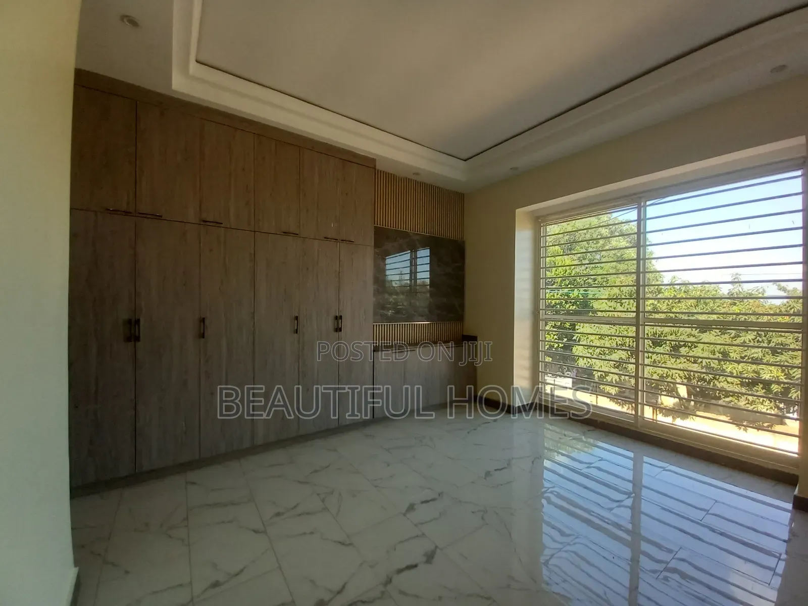 Furnished 4bdrm Duplex in Kira for sale