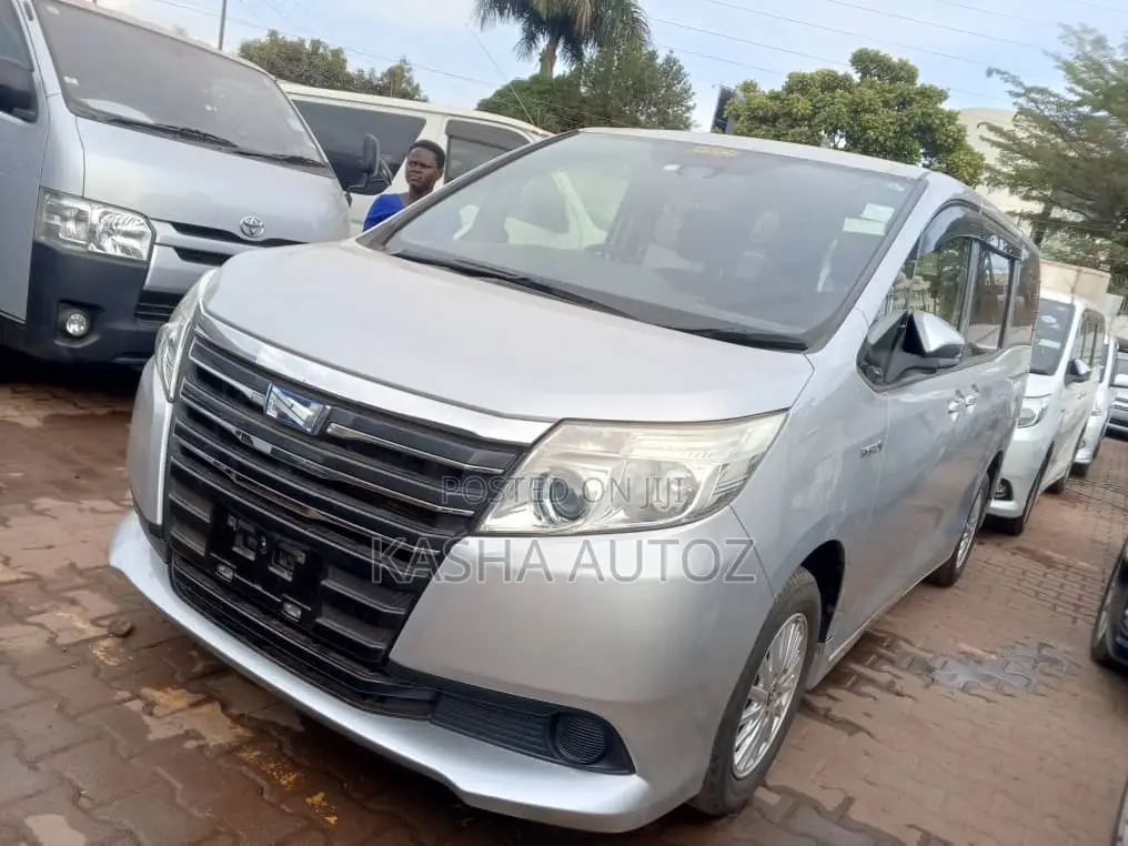 Toyota Noah 2016 Silver