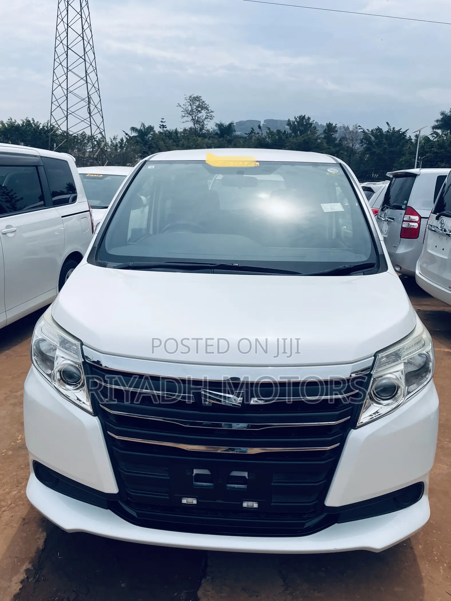 Toyota Noah 2.0 FWD (6 Seater) 2016 White
