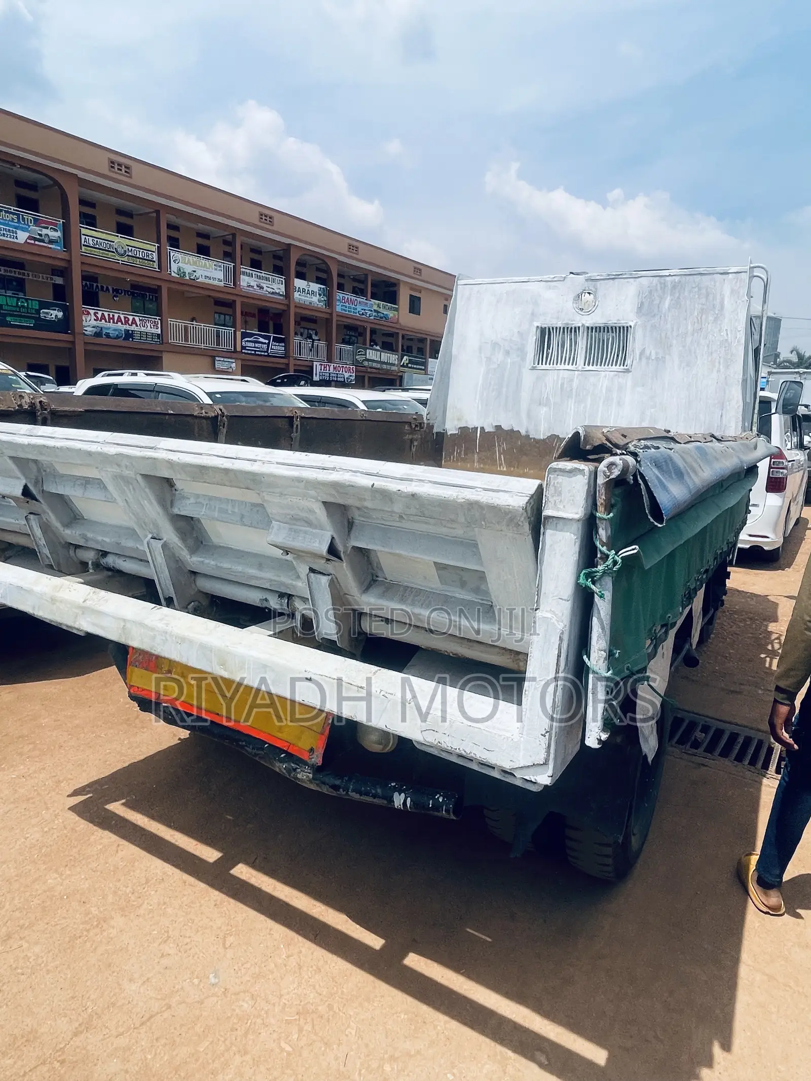 Hino Dumper 4 Lights