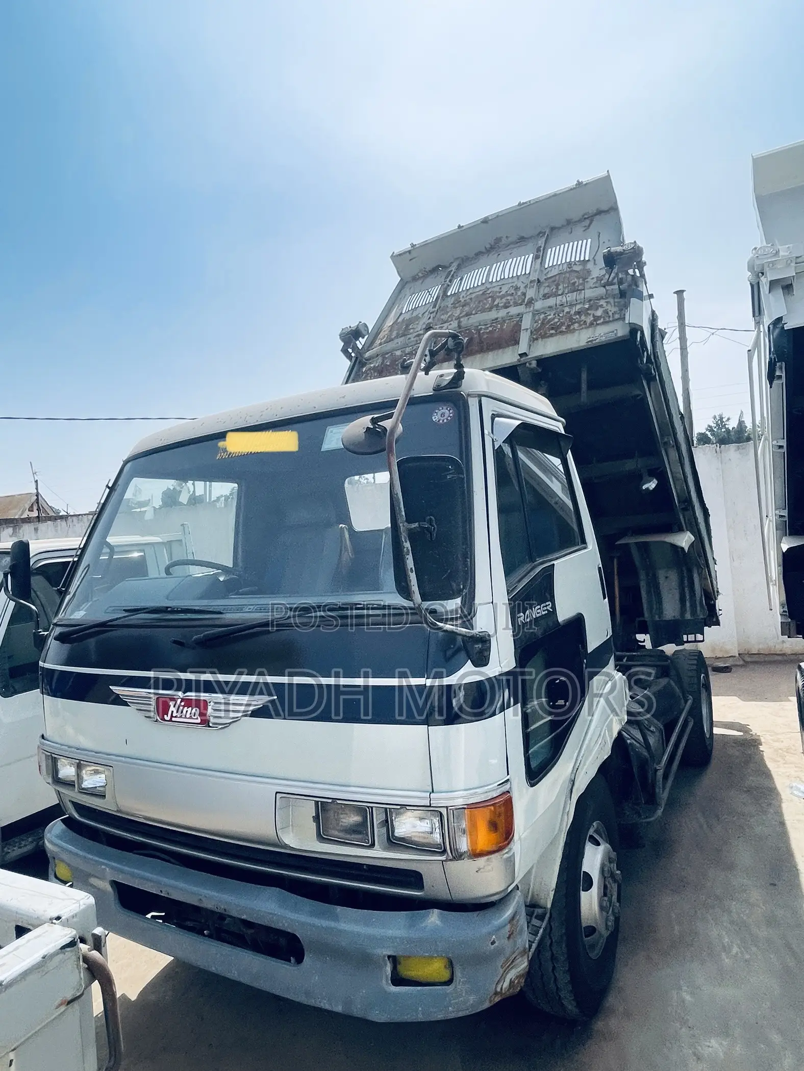 Hino Dumper 2lights 1991 White
