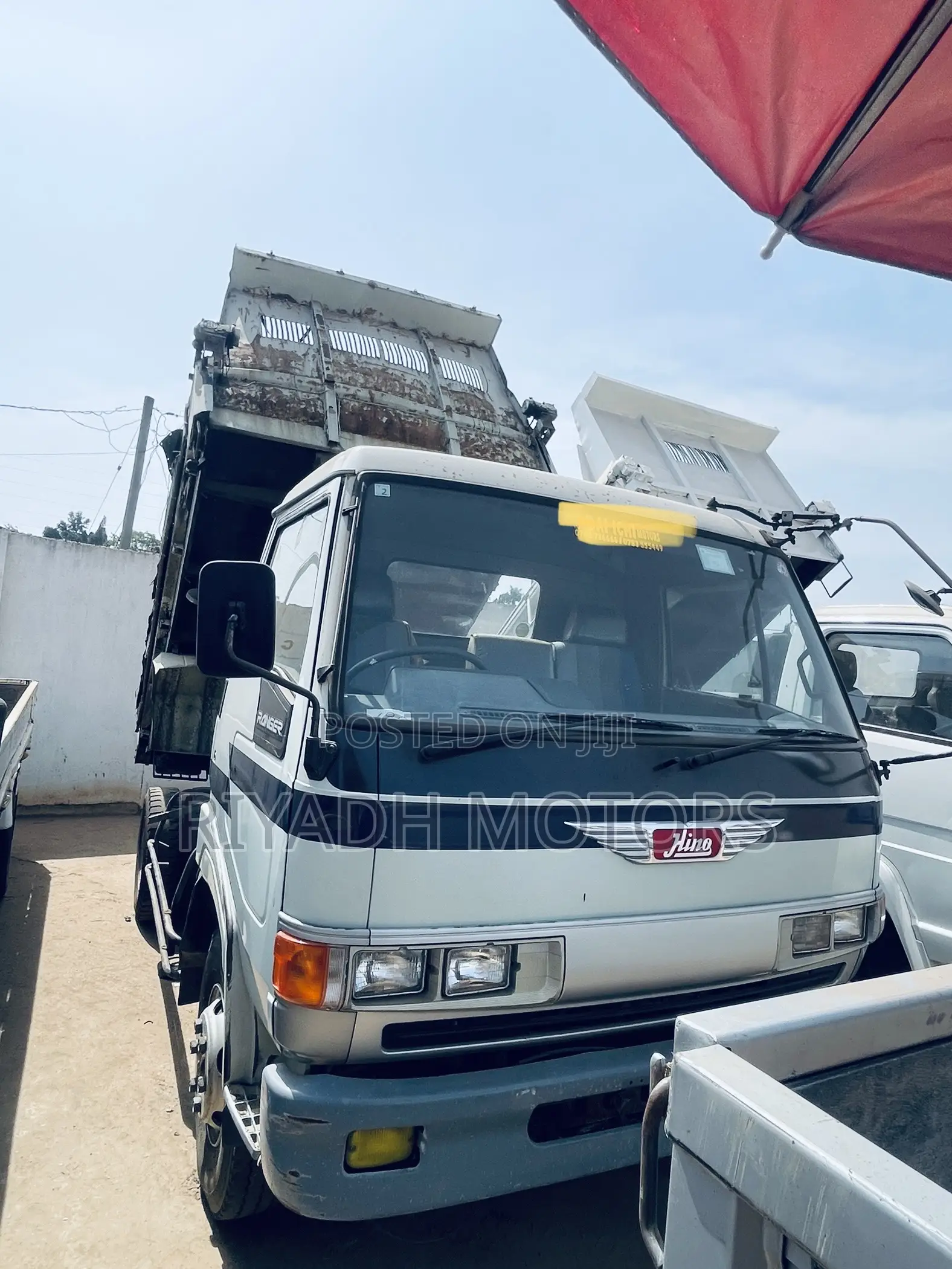 Hino Dumper 2lights 1991 White