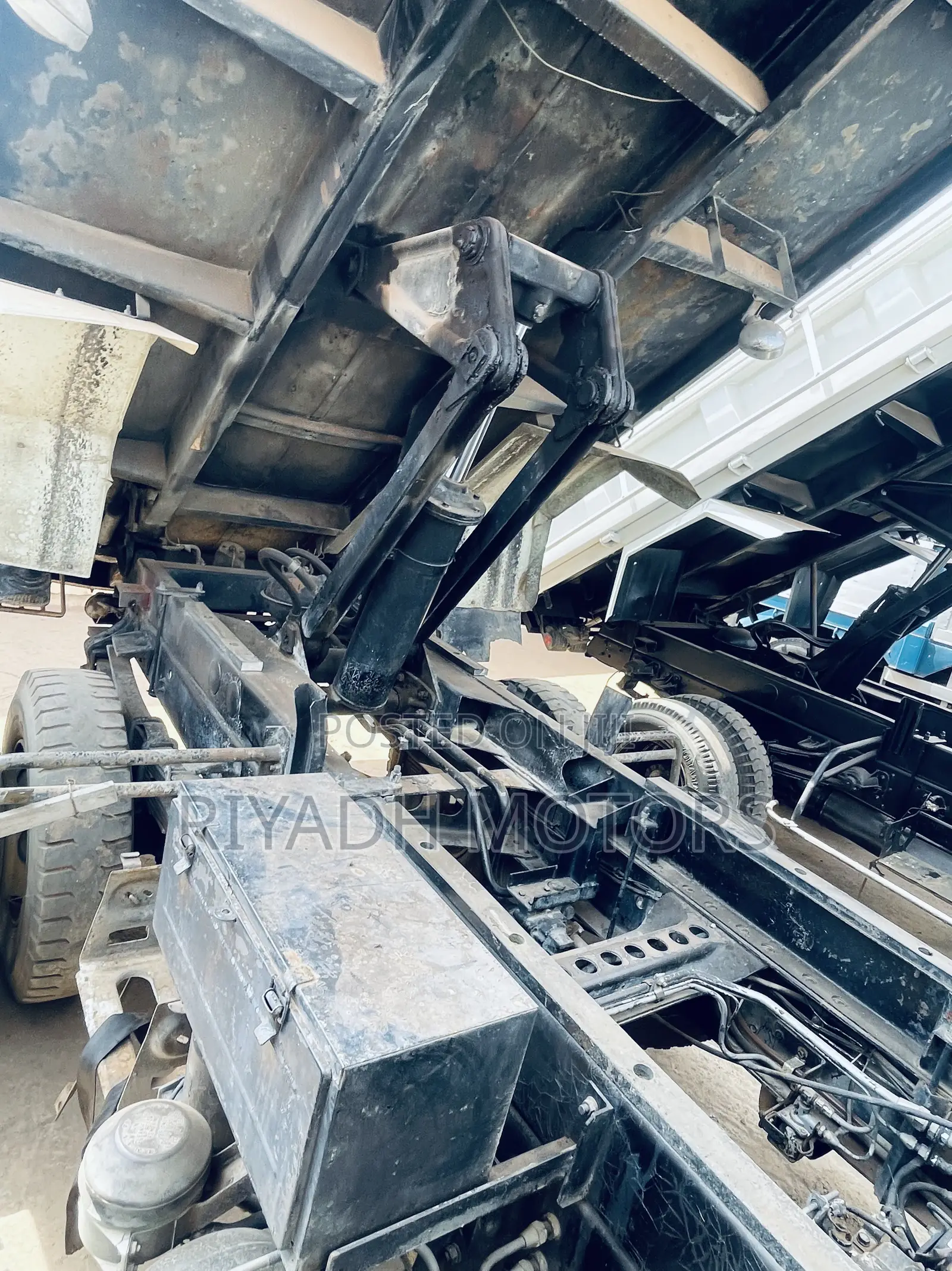 Hino Dumper 2lights 1991 White