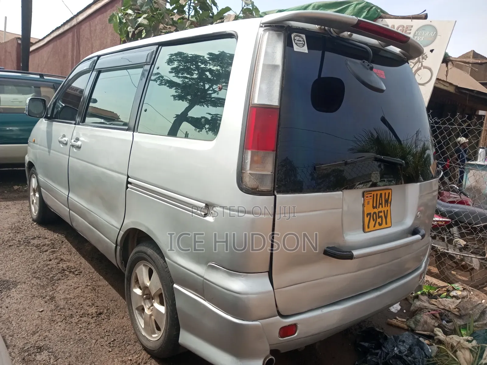 Toyota TownAce Noah 2000 Ivory
