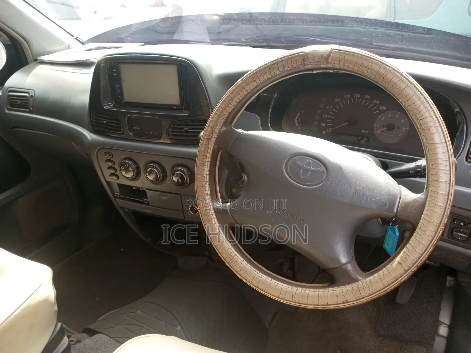Toyota TownAce Noah 2000 Ivory