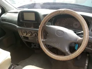 Toyota TownAce Noah 2000 Ivory