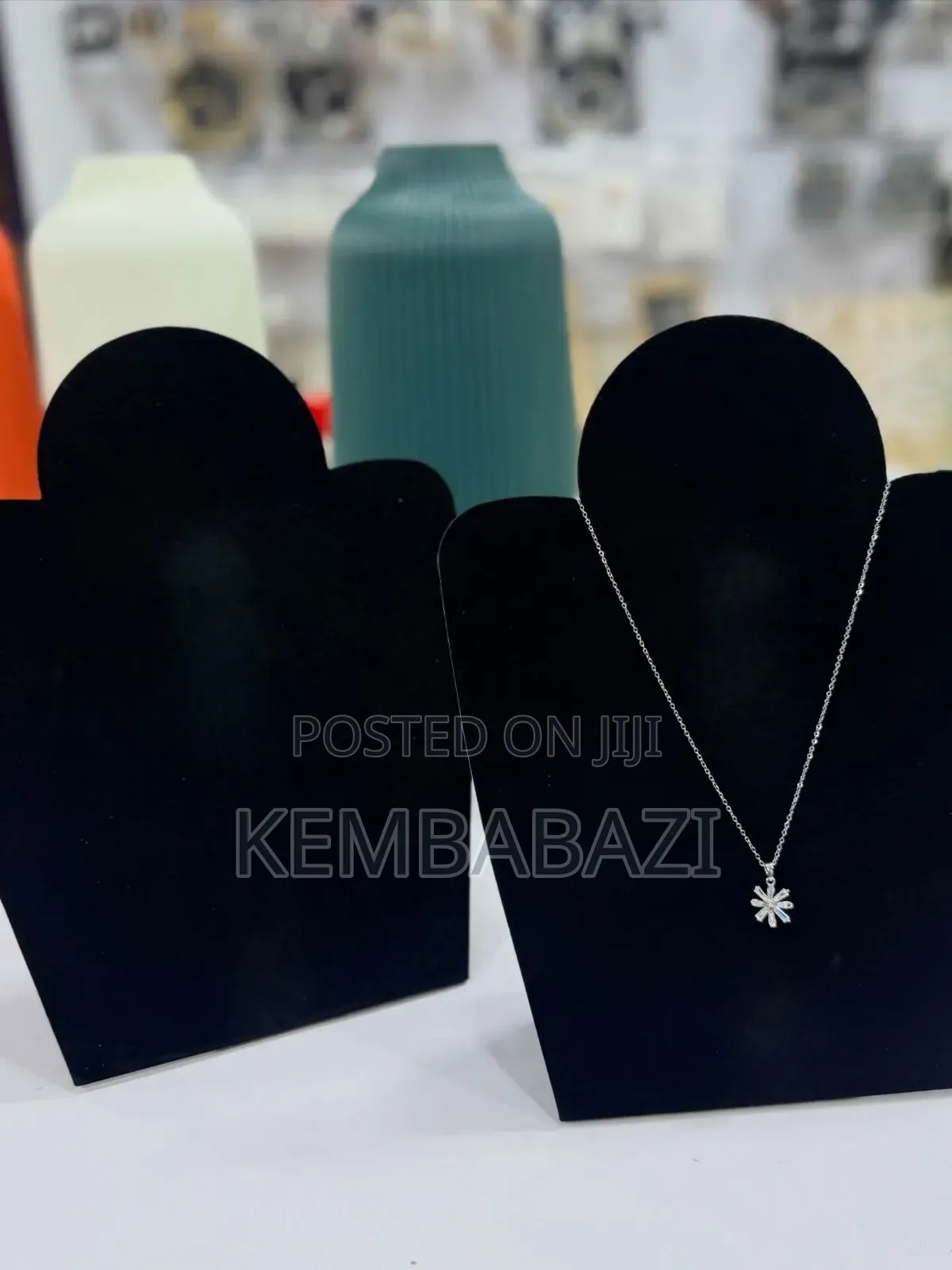 Foldable Necklace Display