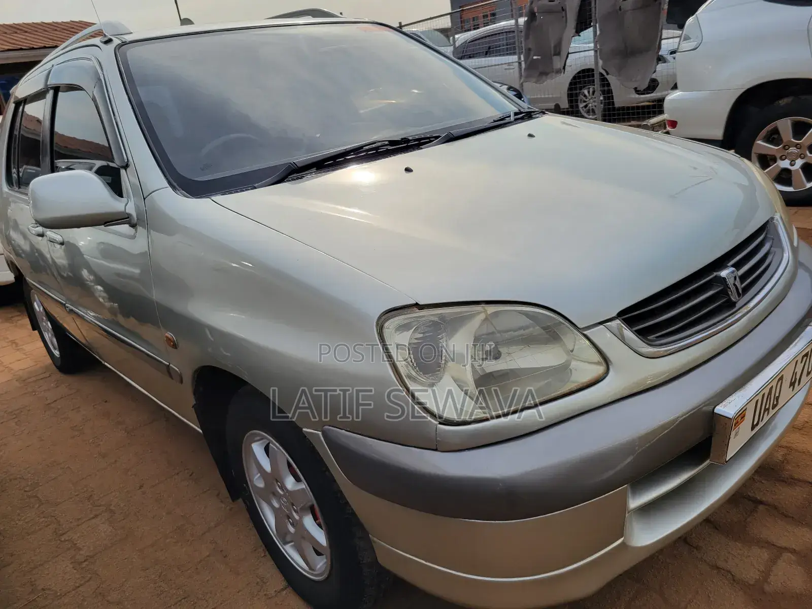 Toyota Raum 1.5 AWD 1998 Silver