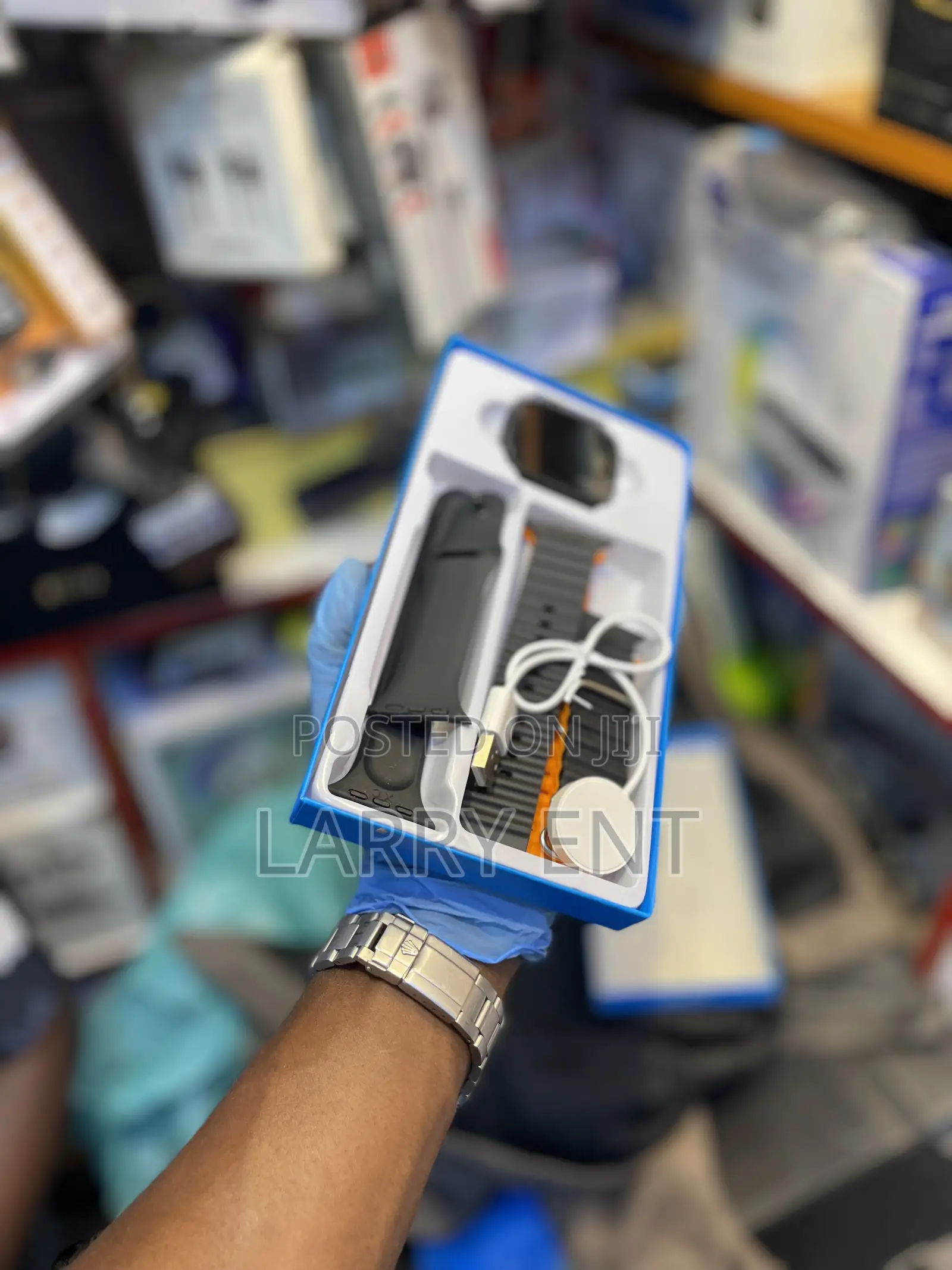Brand New Ultra 3 Smartwatch – 3 Extra Straps + Wireless Charging