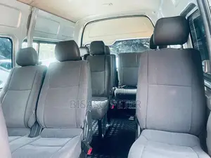 Toyota HiAce 2015 Silver