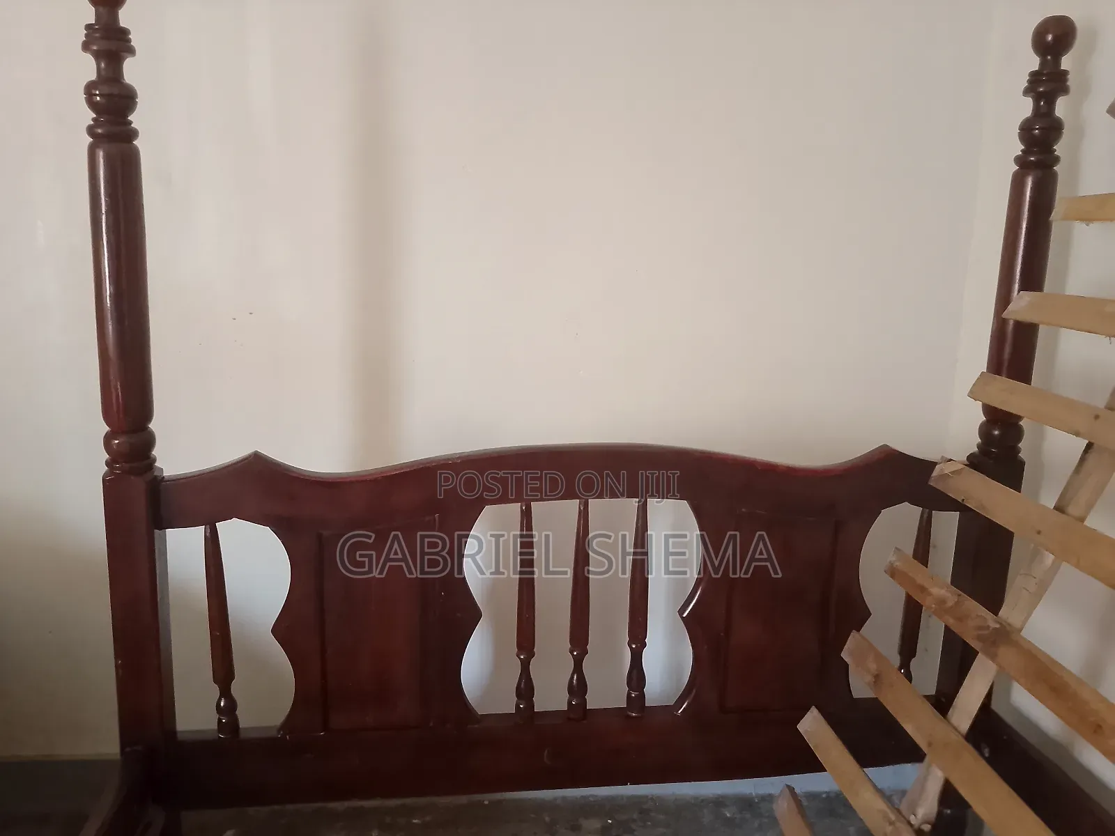 Bed for Sale, 6 by 6 in Size , in Good Condition