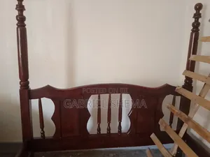 Bed for Sale, 6 by 6 in Size , in Good Condition