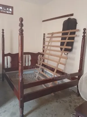 Bed for Sale, 6 by 6 in Size , in Good Condition