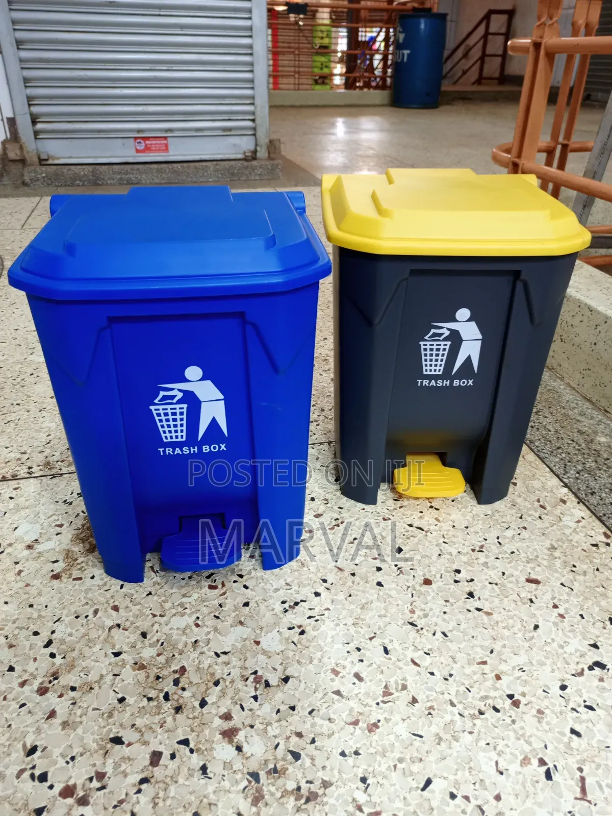 20l Plastic Pedal-Operated Trash Bins