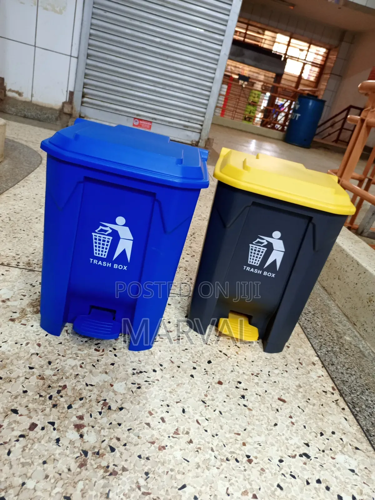 20l Plastic Pedal-Operated Trash Bins