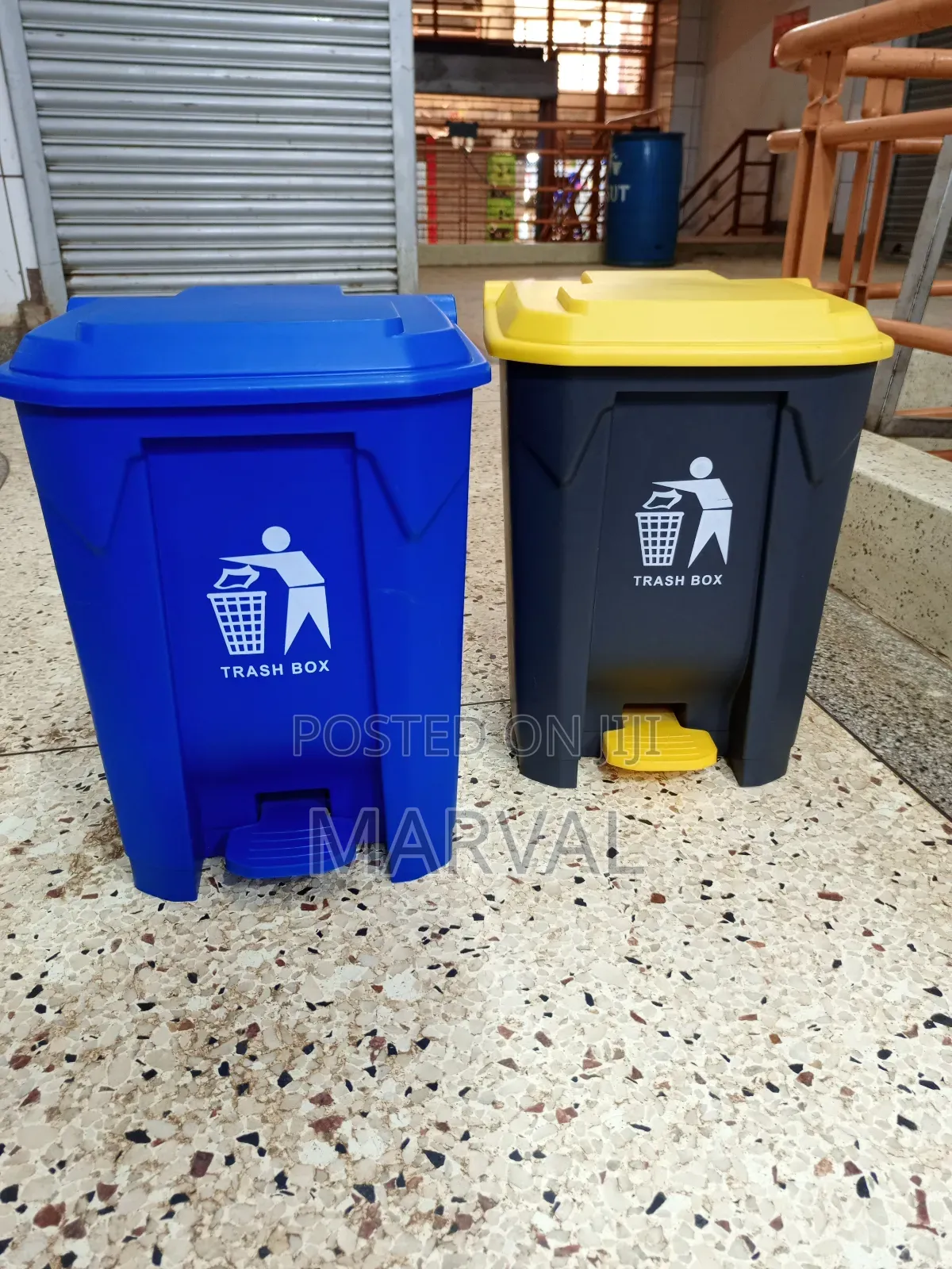 20l Plastic Pedal-Operated Trash Bins