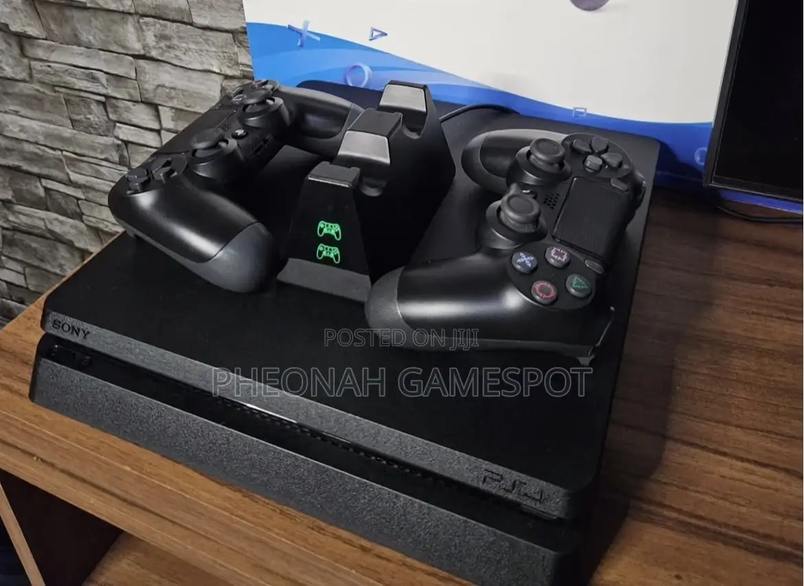 Ps4 Polished Pack, Two Controllers, 20 Games Ready, Sharp Energy.