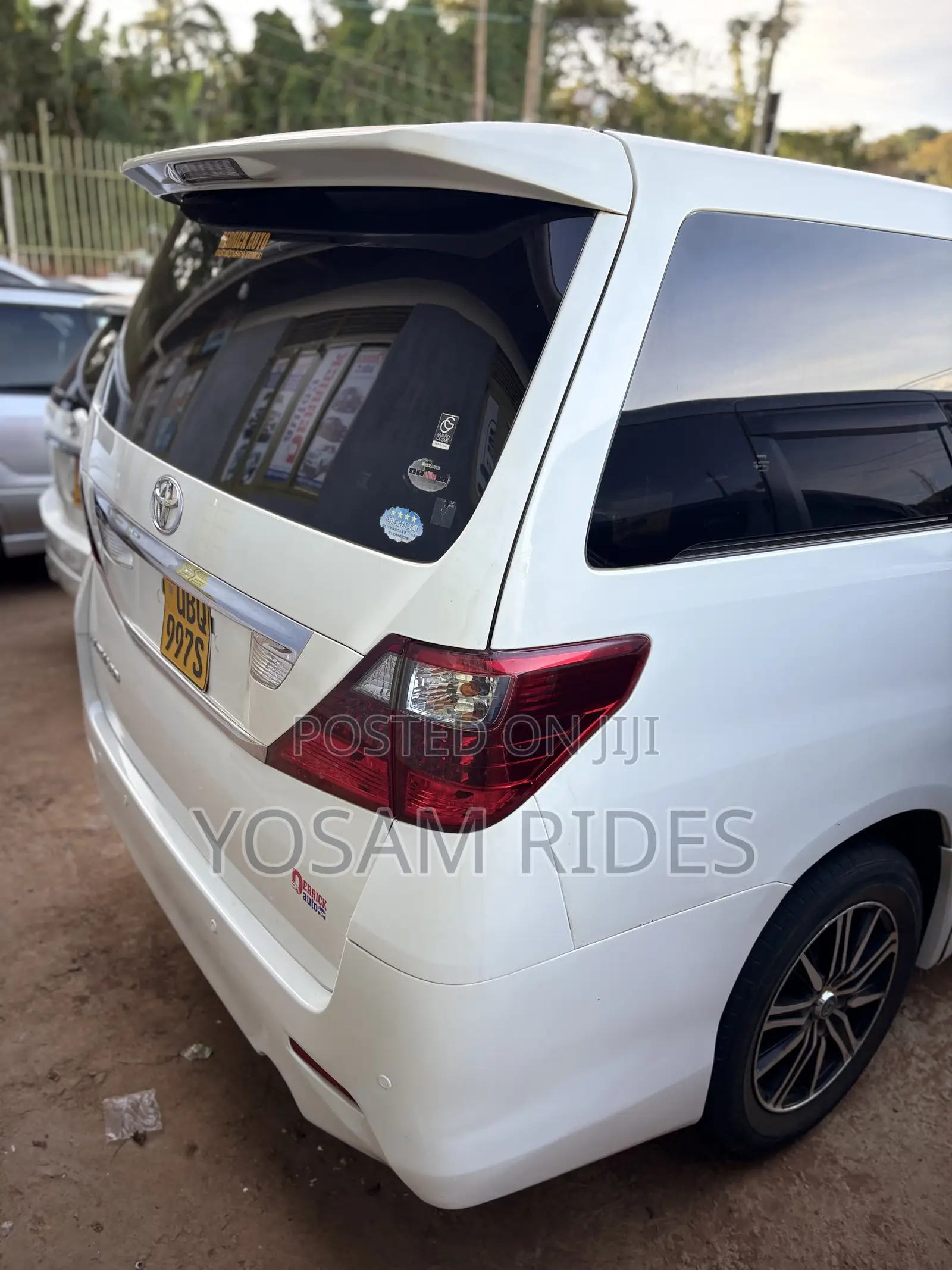 Toyota Alphard 2.4 Petrol FWD 2010 White