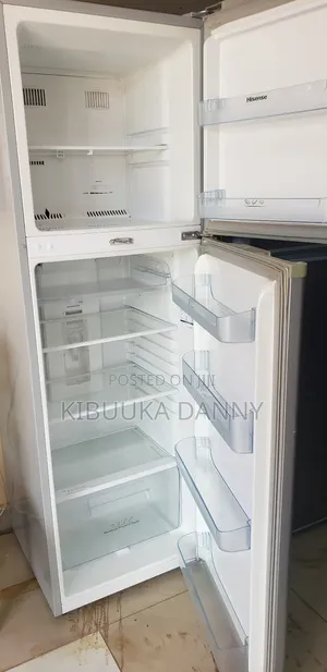 Hisence 270l Fridge and Freezer Frost Free