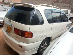 Toyota Ipsum 1999 Off white
