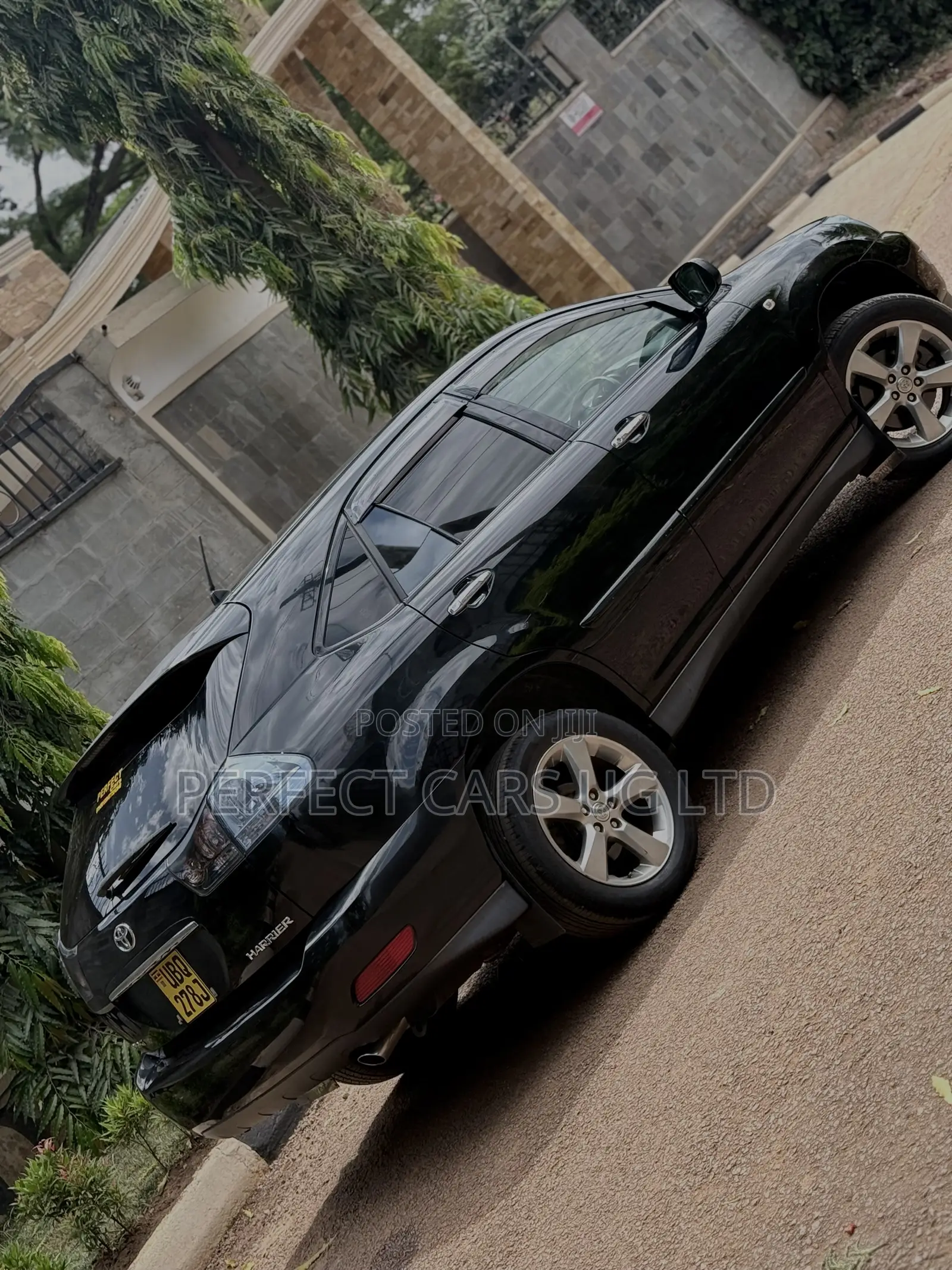 Toyota Harrier 2.4 2010 Black