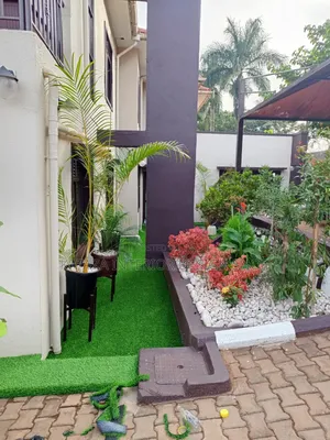 Sun Resistant Artificial Grass Carpet (Green)