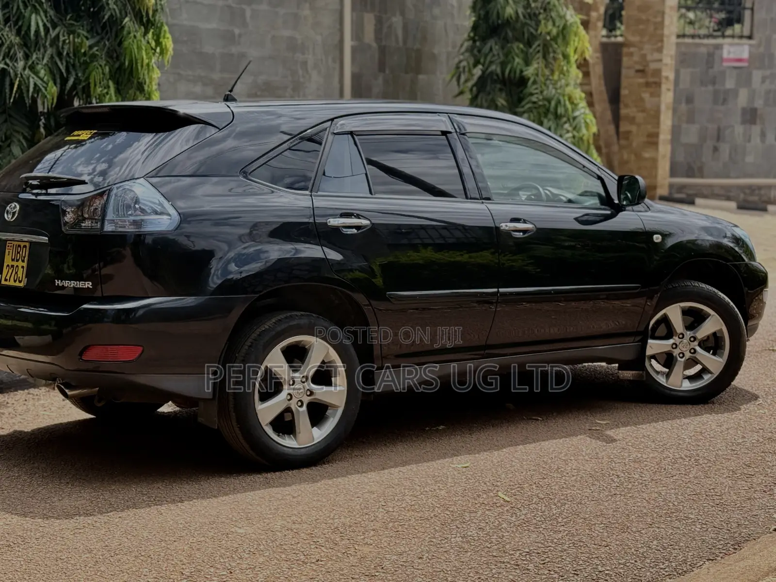 Toyota Harrier 2.4 2010 Black