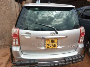 Toyota Raum 2010 Silver