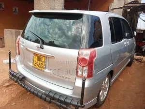 Toyota Raum 2010 Silver
