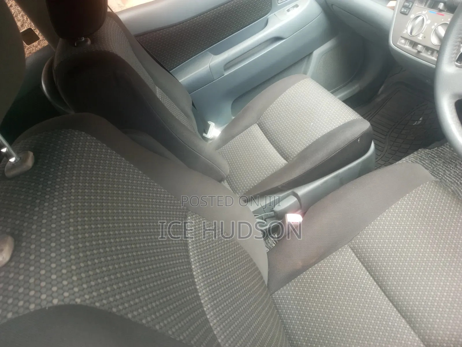 Toyota Raum 2010 Silver