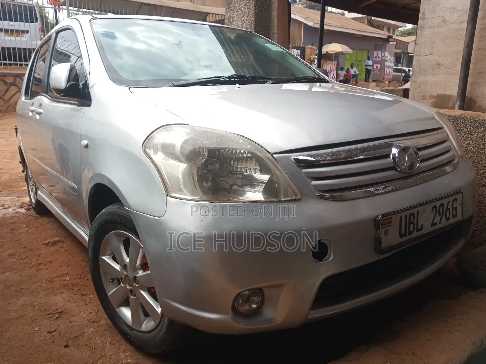 Toyota Raum 2010 Silver