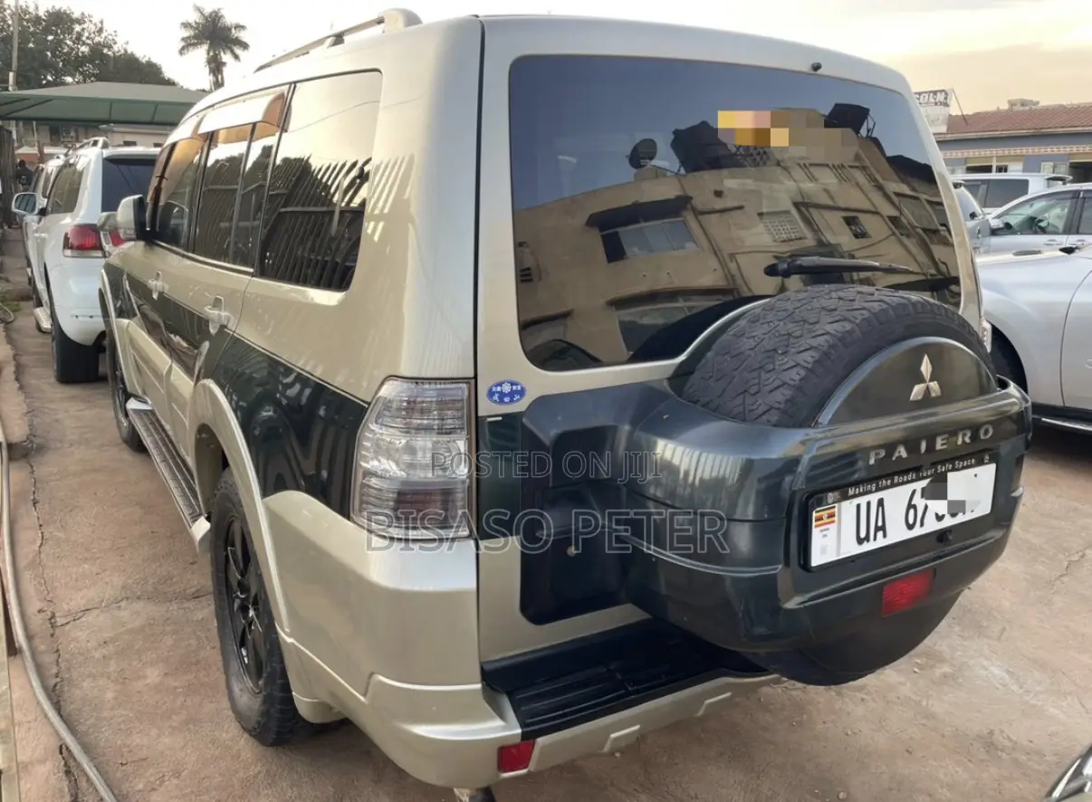 Mitsubishi Pajero 3.0 2011 Silver